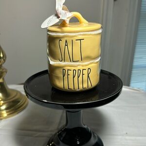 Rae Dunn set of salt/pepper holders